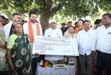The Chaupal of Kamarkhol echoed with cheers, CM Sai was overwhelmed by the courage of the lakhpati sisters.