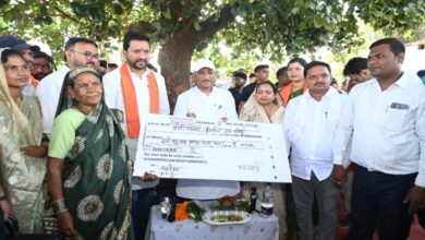 The Chaupal of Kamarkhol echoed with cheers, CM Sai was overwhelmed by the courage of the lakhpati sisters.
