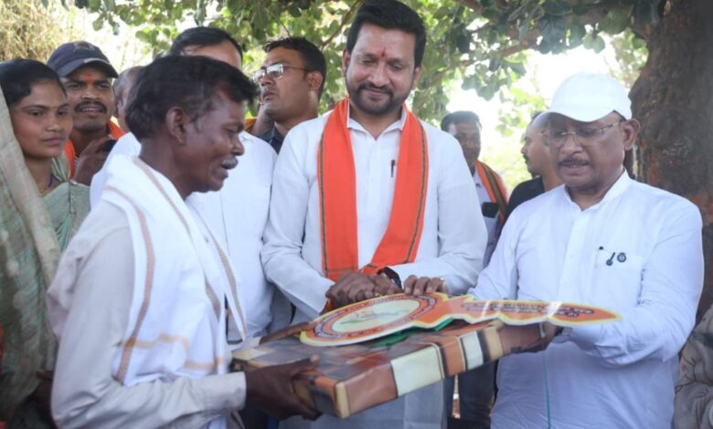 Sushasan Tihar: CM Sai Hands Over Keys to New Home to PM-JANMAN Beneficiary, Facilitates Housewarming Ceremony