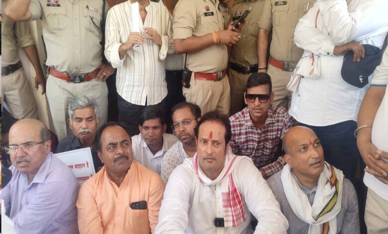 Congress Protests Over Dilapidated Condition of Hospitals