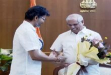 Victory falls 2 seats short of majority; swearing-in ceremony postponed.