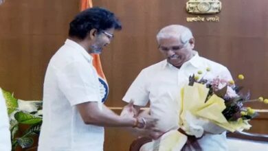 Victory falls 2 seats short of majority; swearing-in ceremony postponed.