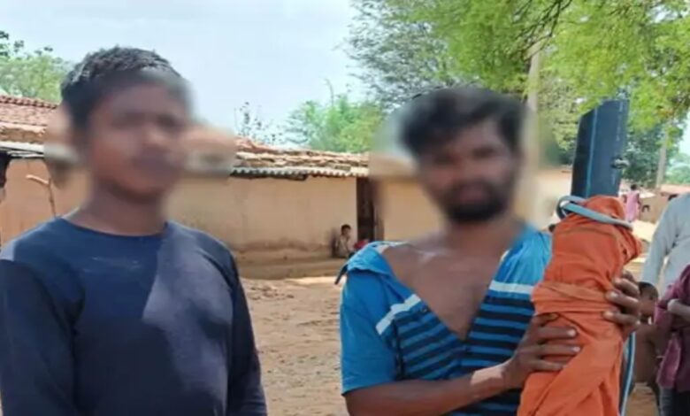 Youths Paraded with Garlands of Shoes on Suspicion of Theft