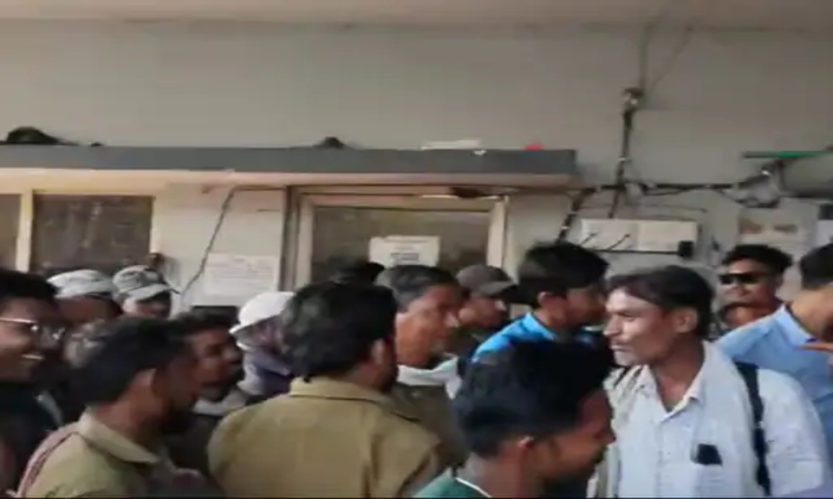 Garbage Collection Halted Due to Non-Payment of Wages; Sanitation System in Raipur Disrupted