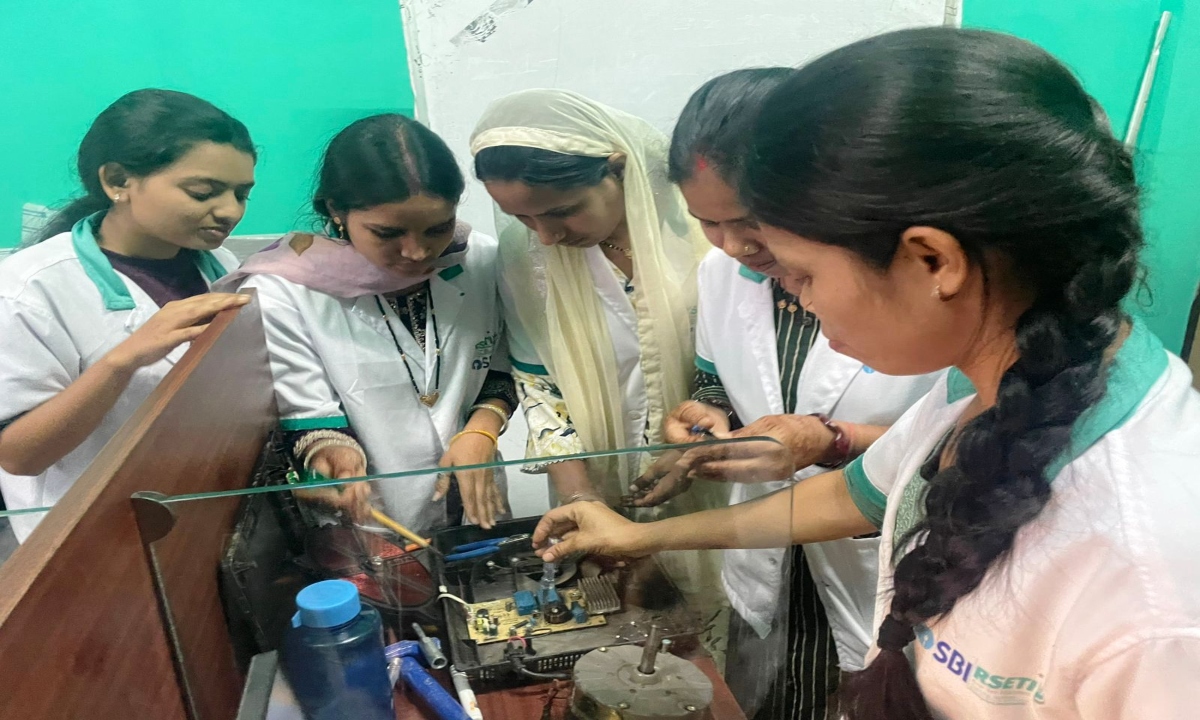 Rural Women Becoming Electricians: Taking Steps Towards Self-Reliance in a Male-Dominated Field