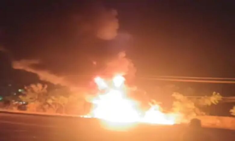 A moving matador caught fire on the national highway, burning its solar panels to ashes.