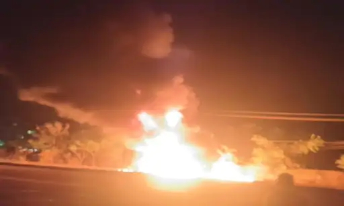 A moving matador caught fire on the national highway, burning its solar panels to ashes.