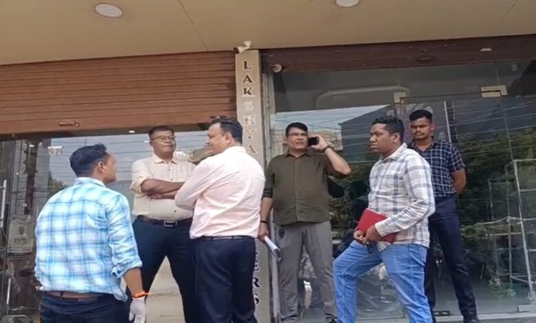 Multi-crore heist at a jewelry shop in the capital; thieves make off with gold and silver ornaments.
