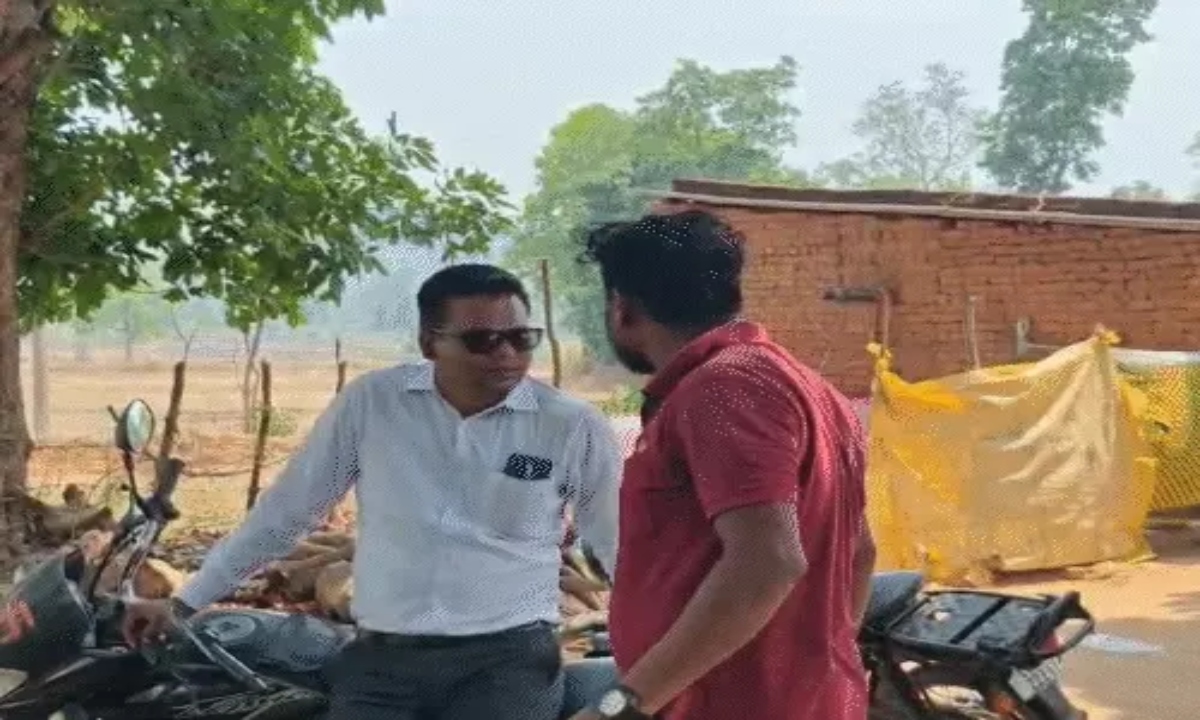 RI and Patwari Detained for Two Hours in Korba; Uproar Over Land Demarcation Dispute