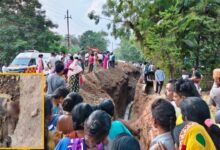 बालोद में बड़ा हादसा: सीवरेज लाइन खुदाई के दौरान धंसी मिट्टी, 4 मजदूर नाली में दबे; मौत की आशंका
