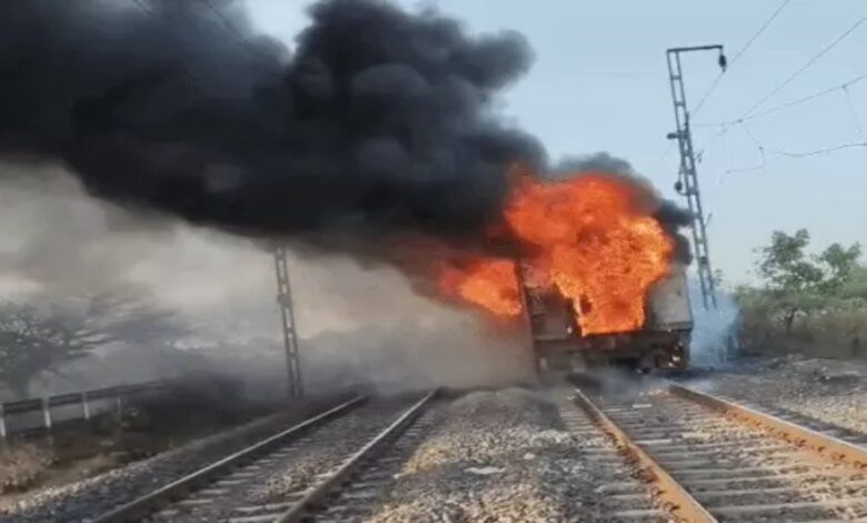 Fire Breaks Out in Two Coaches of Trivandrum Rajdhani; Passengers Evacuated Within 15 Minutes