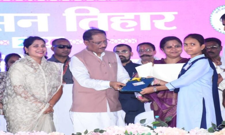 Daughter of Rural India Sets an Example: CM Vishnudeo Sai Honors Meritorious Student Kusum Lata