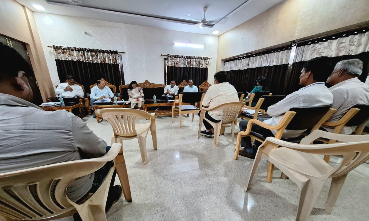 Review of Road and Bridge Construction in Narayanpur: PWD Secretary Emphasizes Quality and Timelines