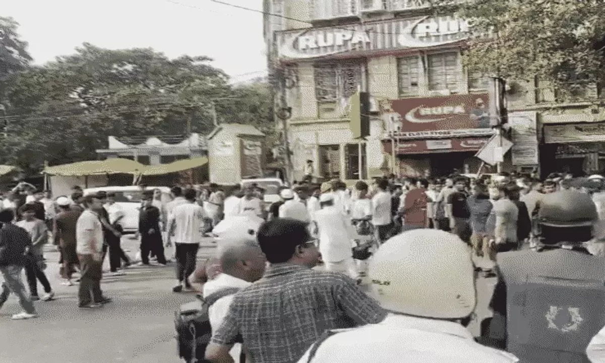 Uproar in Kolkata over anti-encroachment drive; police pelted with stones, 3 personnel injured.