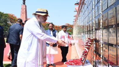 Amit Shah paid homage to the martyred soldiers at Amar Vatika.