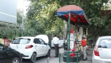 Petrol and Diesel Prices Rise for the Second Time in 5 Days: Fuel Becomes 90 Paise Dearer Starting Today; Petrol at ₹98.64 Per Liter in Delhi.