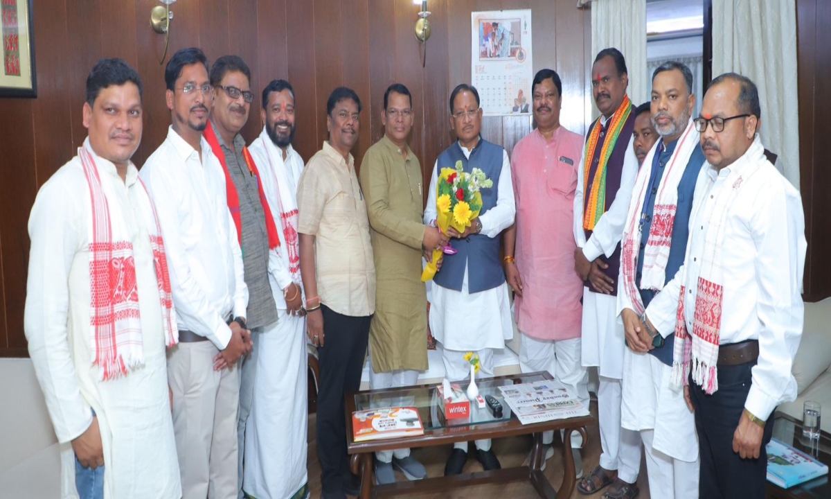 Delegation of Sarva Adivasi Samaj Meets Chief Minister Sai