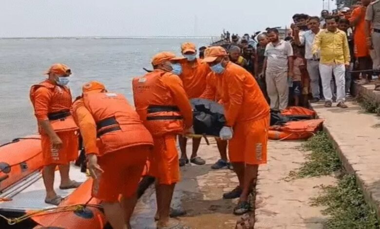 Boat capsizes in River Ganga in Patna; 3 dead, 4 missing.
