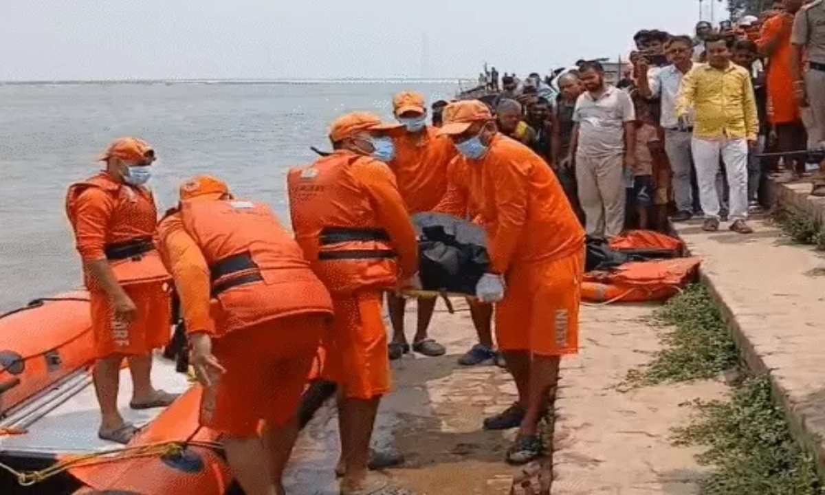 Boat capsizes in River Ganga in Patna; 3 dead, 4 missing.