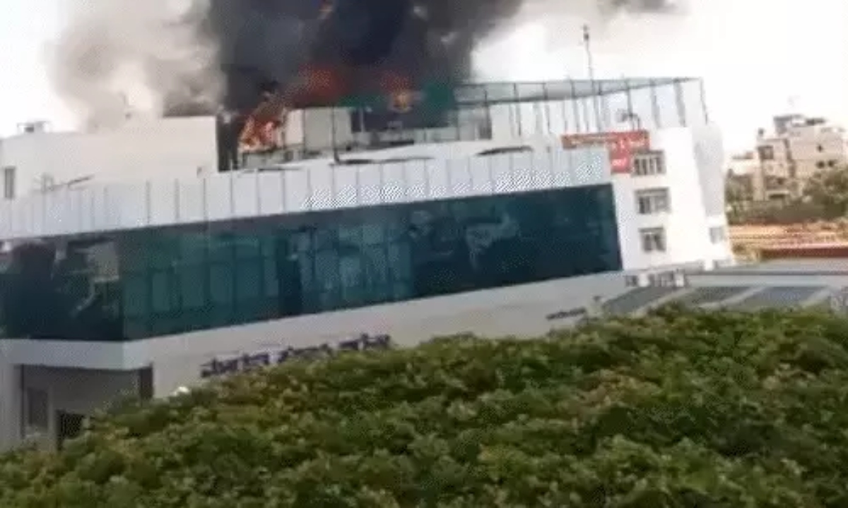 Fire at Private School: Flames Erupt from Auditorium; All Students and Staff Safe