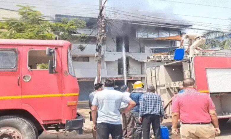 Massive Fire at Oil Warehouse; Still Uncontrolled After 3 Hours; Losses Worth Crores