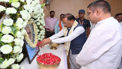 Chief Minister Pays Tribute to the Late Dinesh Sen