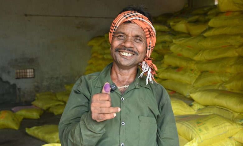 Farmers throng committees to procure fertilizers and seeds; express satisfaction with the streamlined system.