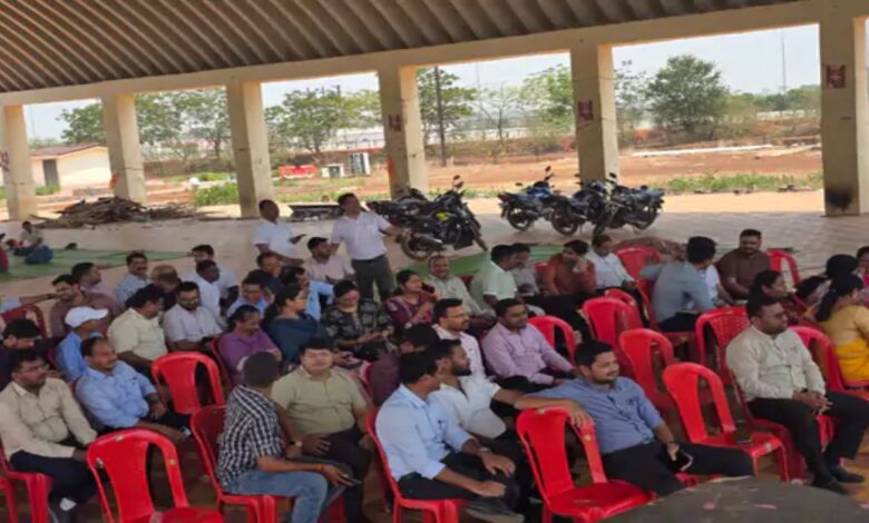 Over 500 tehsildars on indefinite strike in Chhattisgarh