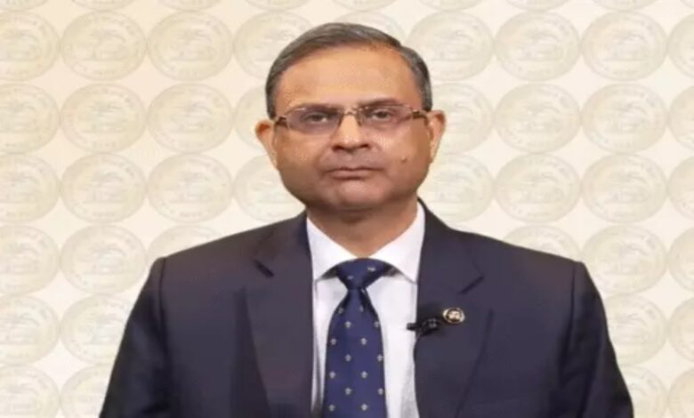 RBI keeps repo rate unchanged at 5.25%; no change in loans and EMIs.