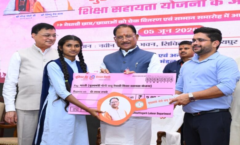 Children of workers script a success story: Chief Minister awards ₹2 lakh each to 22 meritorious students.