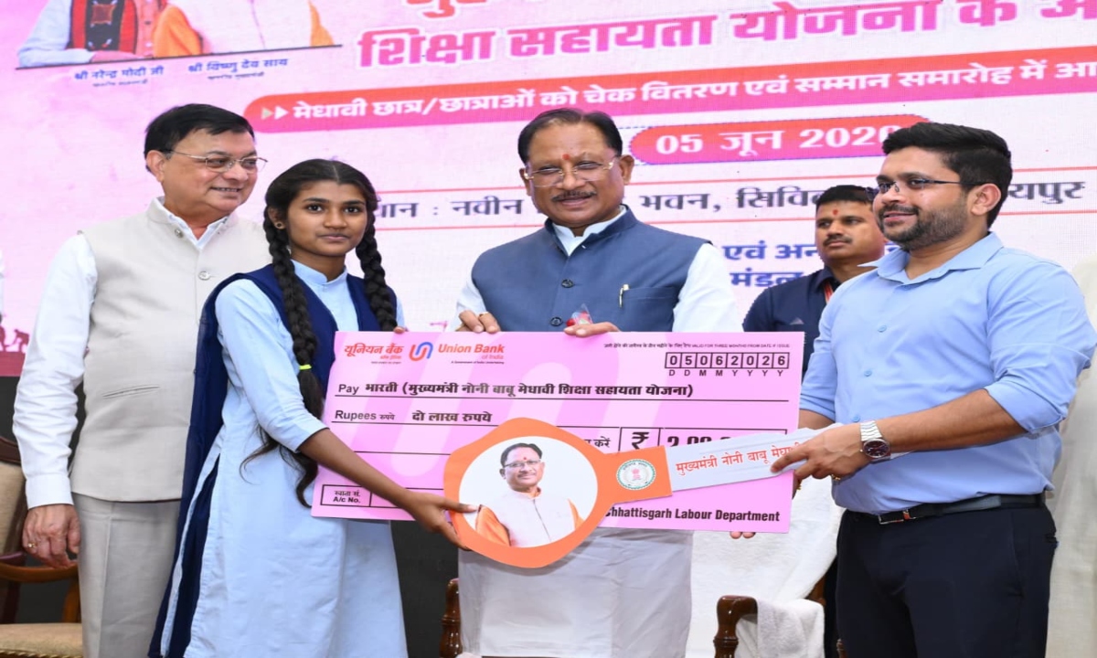 Children of workers script a success story: Chief Minister awards ₹2 lakh each to 22 meritorious students.