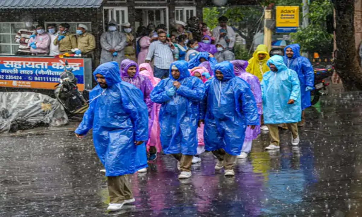 Monsoon gathers momentum, reaches Goa; likely to be delayed in MP and Chhattisgarh; 'Red Alert' in Kerala, schools closed.