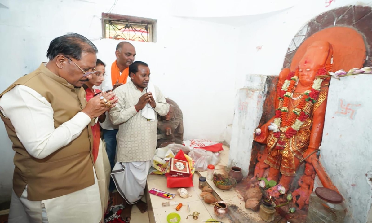 Chief Minister visits the historic Chaturbhuj Vishnu Temple.