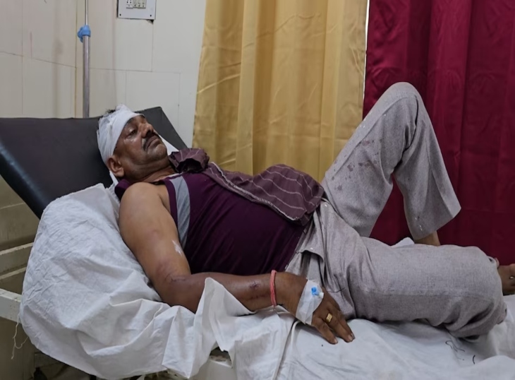 Raipur police team attacked in Kaushambi; one constable critically injured, 5 arrested.