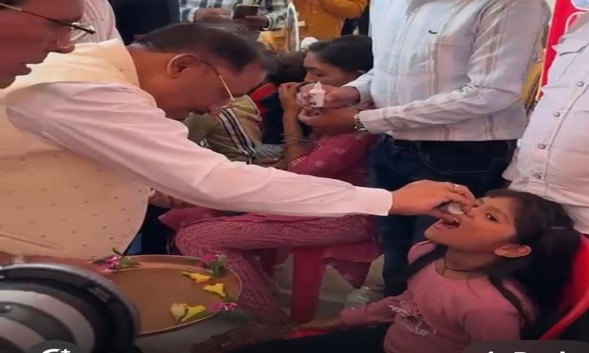 Chief Minister attends central convention: Administers Swarnaprashan to children and emphasizes the importance of Ayurvedic traditions.