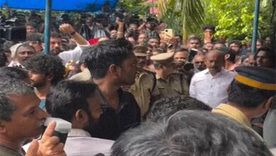 Salim Kumar's sons lash out at paparazzi at his funeral; say, "Let us bid a peaceful farewell."
