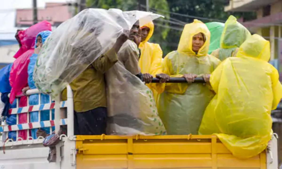 Monsoon reaches 12 states: Rain in MP-UP, hail in Rajasthan