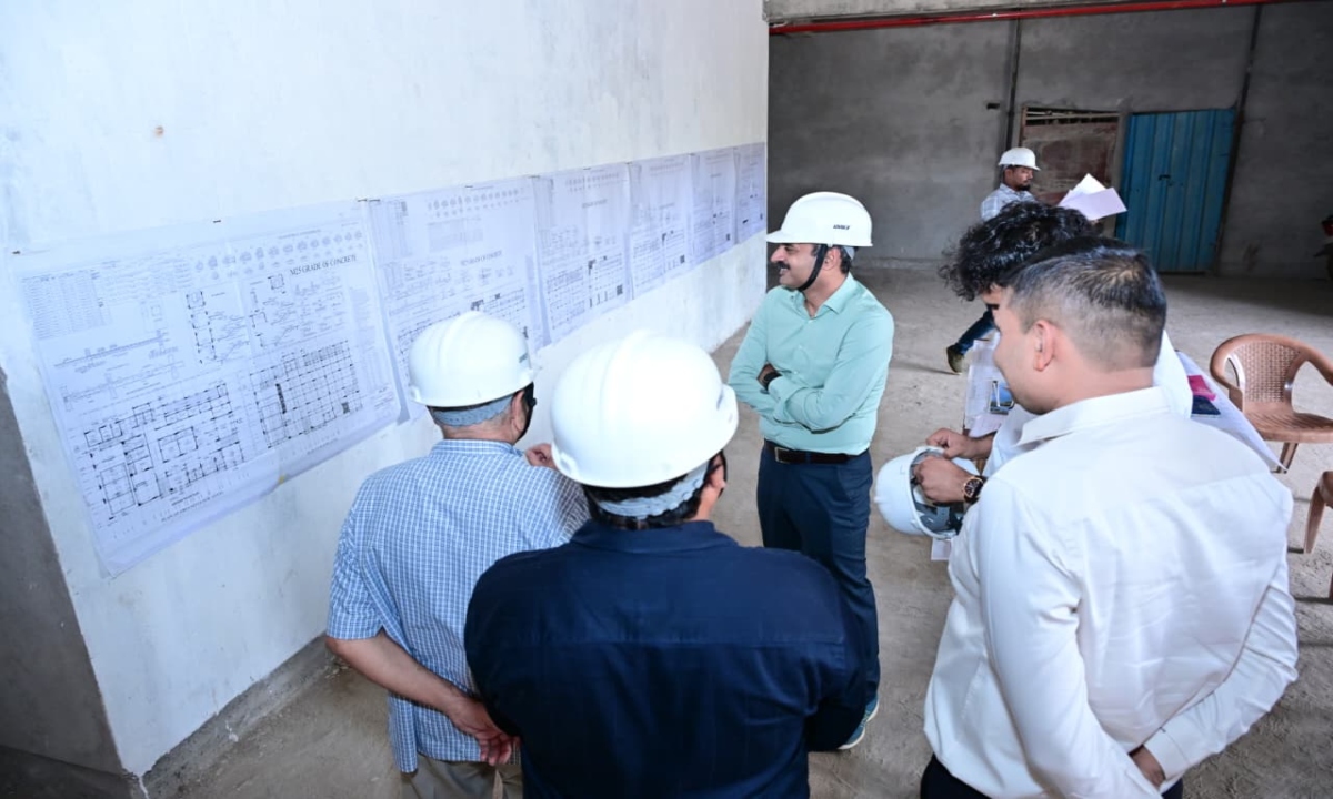 Inspection of the Jagdev Ram Oraon Kalyan Ashram Hospital, currently under construction.