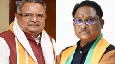 Chief Minister Vishnu Deo Sai congratulated Assembly Speaker Dr. Raman Singh on his wedding anniversary.