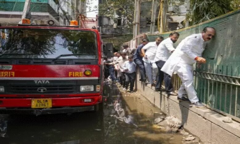 Delhi hotel fire: Questions raised over police investigation