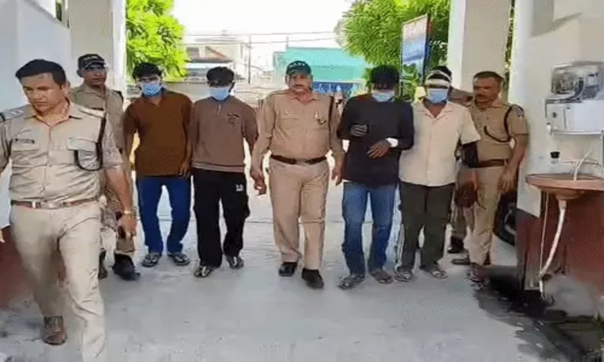 Uproar in Dehradun following the murder of a BJP leader: Stones pelted at police and media.