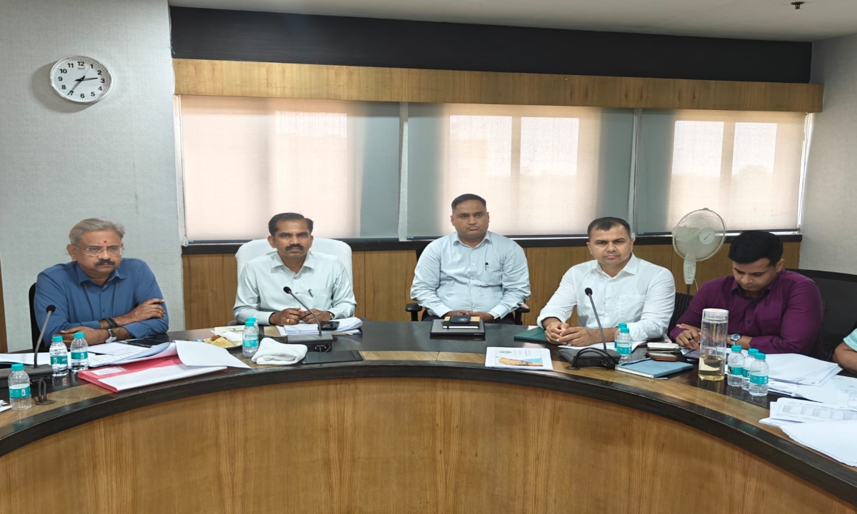 Transport Department gets tough: RTOs and DTOs to remain at headquarters.