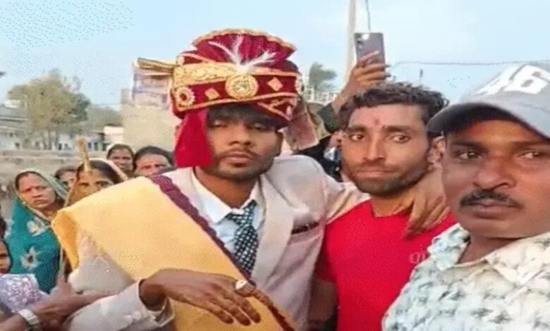 Groom arrives drunk; bride turns away the wedding procession, declaring she won't marry an alcoholic; SP honors her.