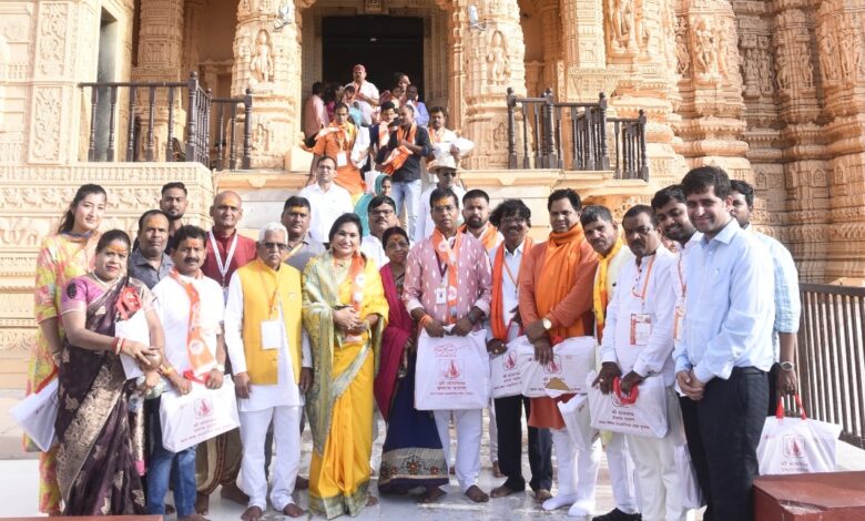 Somnath Swabhiman Cultural Yatra Concludes: Grand Welcome for 1,040 Distinguished Participants Returning to Raipur; Darshan of the First Jyotirlinga Performed.