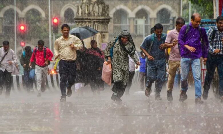 WEATHER: Stormy rain warning for 16 states, including Delhi and UP; winds to blow at 70 km/h.