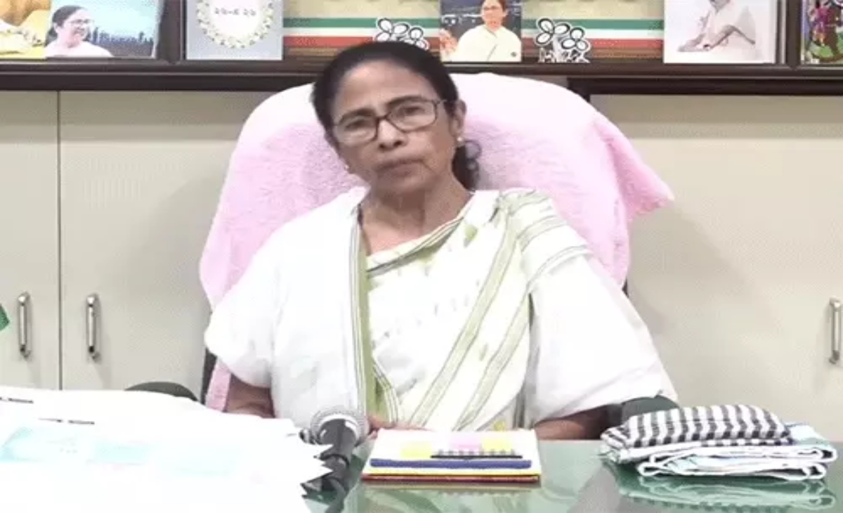 TMC's rebel faction comes out in support of Mamata Banerjee.