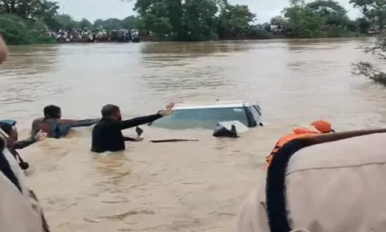 Rain wreaks havoc across the country: Orange alert in 16 states; Kedarnath trek closed due to landslide in Uttarakhand.