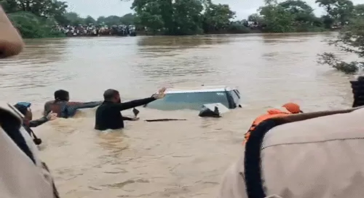 Rain wreaks havoc across the country: Orange alert in 16 states; Kedarnath trek closed due to landslide in Uttarakhand.