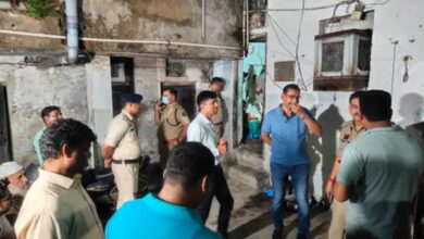 Battery businessman in Raipur commits suicide after poisoning wife and three children.