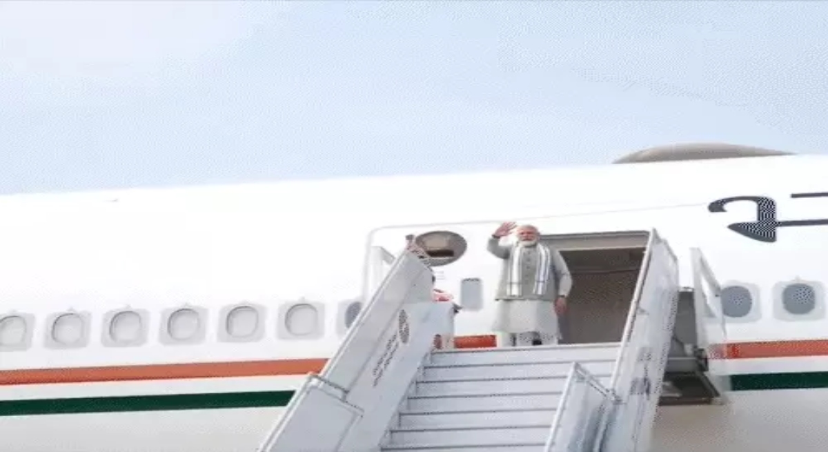 PM मोदी इंडोनेशिया रवाना: राष्ट्रपति सुबियांतो से मुलाकात, ₹2,500 करोड़ की ब्रह्मोस डील पर लग सकती है मुहर